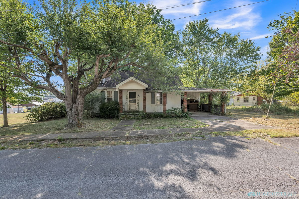 🏡🚨INVESTMENT DEAL  3bed 1bath in McEwen TN