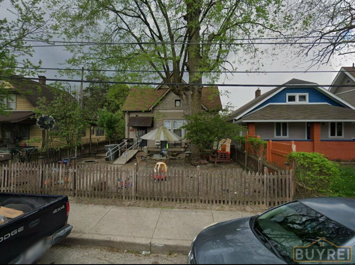 Indianapolis, IN📍Newest Flip Opportunity 🏚️See Photos Inside ➡️