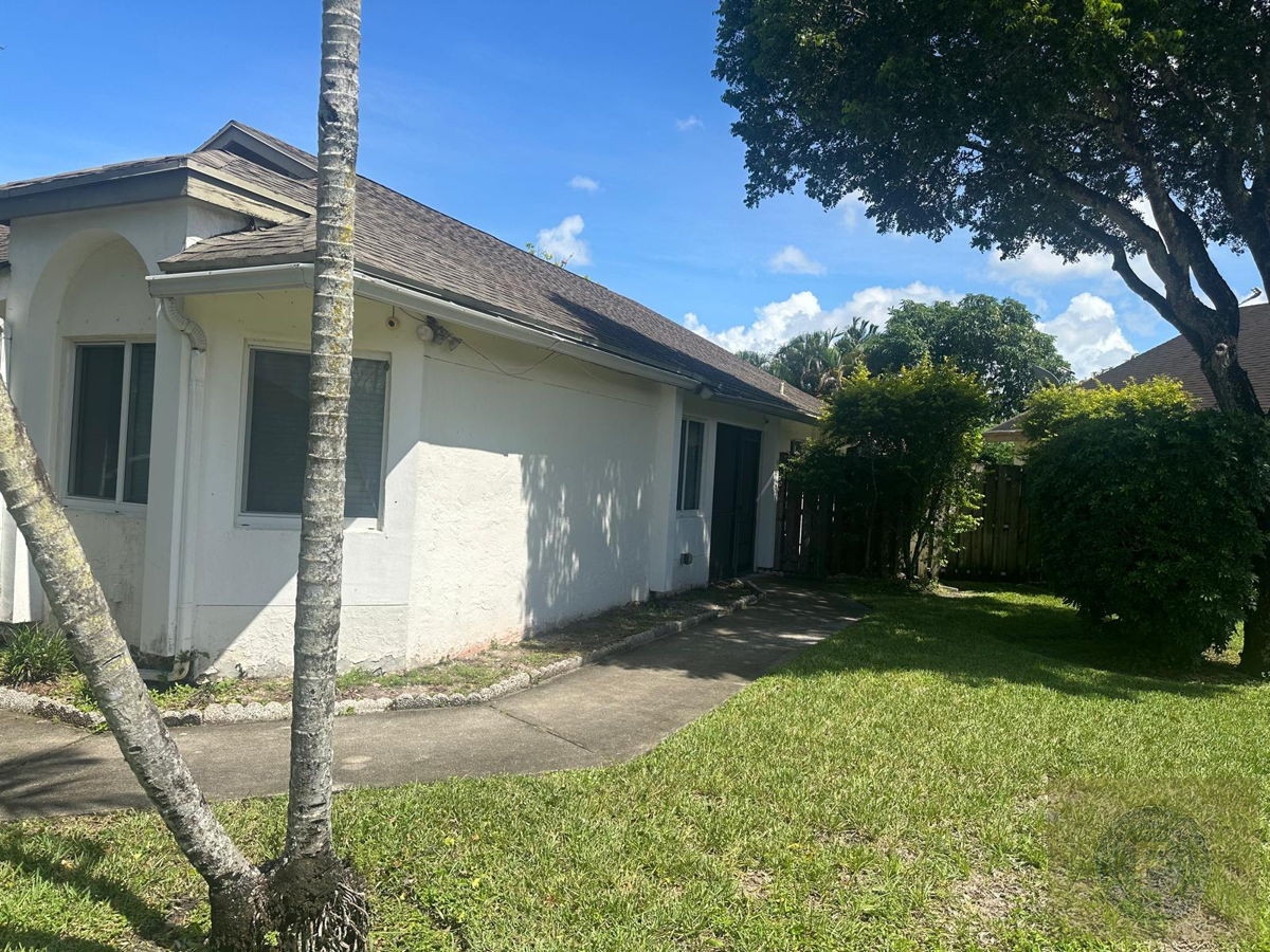 GREAT FIX AND FLIP OR BUY AND HOLD IN NORTH LAUDERDALE FL 33068