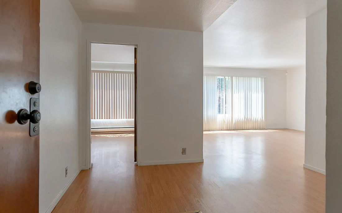 🚨Cosmetic Quick Flip in Oakland or Buy and Hold🚨Pictures Inside ➡️➡️