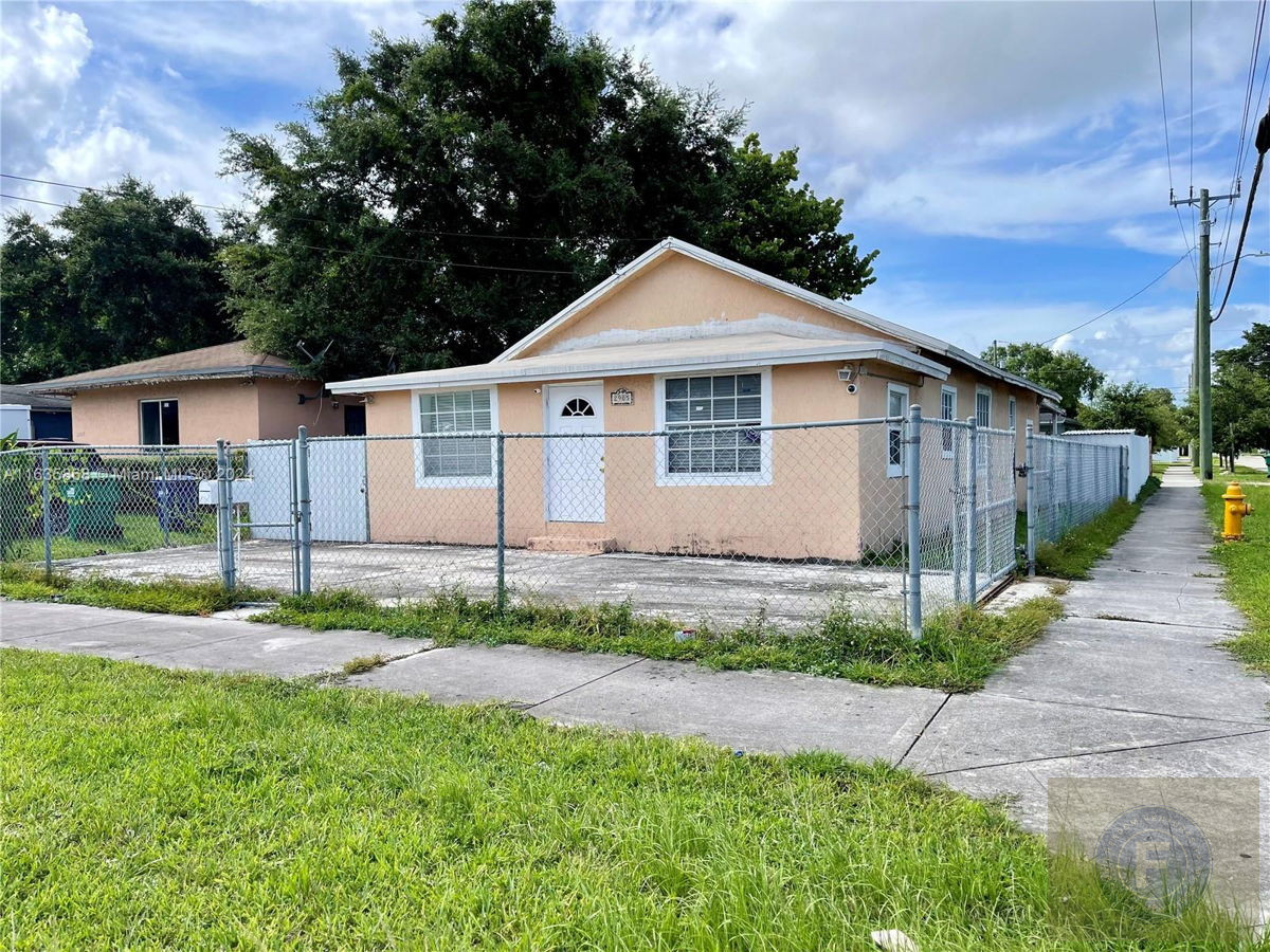 GREAT FIX AND FLIP OR BUY AND HOLD IN MIAMI FL 33142