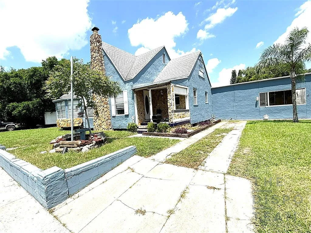 Prime Investment Opportunity in Tampa, FL - Spacious Home with Pool! 🏡