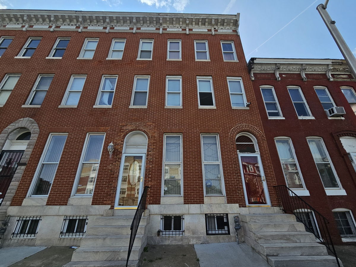 🏘️ 21217  Great Shape Three Story Near Edmondson Rent Ready! 90k ARV 299.9k!🌄