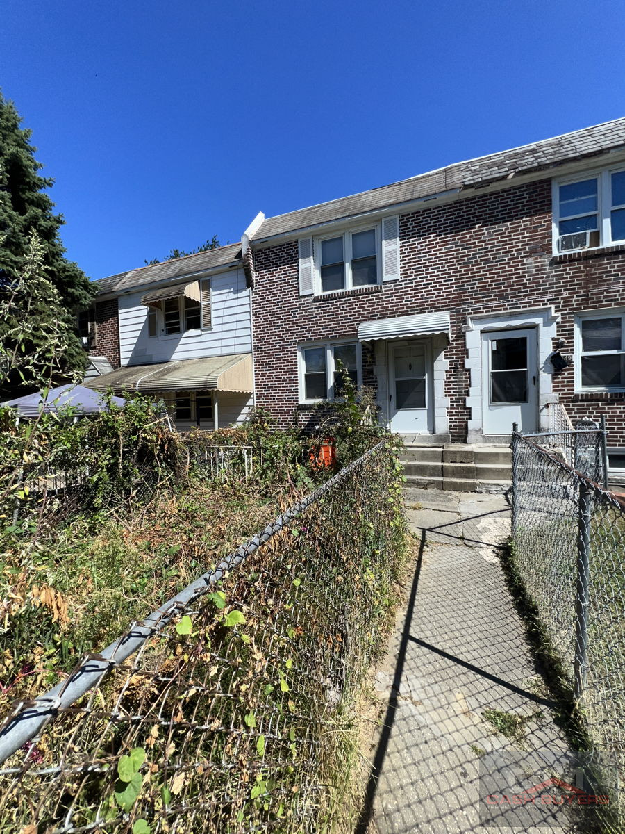 🏡   Opportunity to Rejuvenate a Classic Gem in Chester, PA 🏡