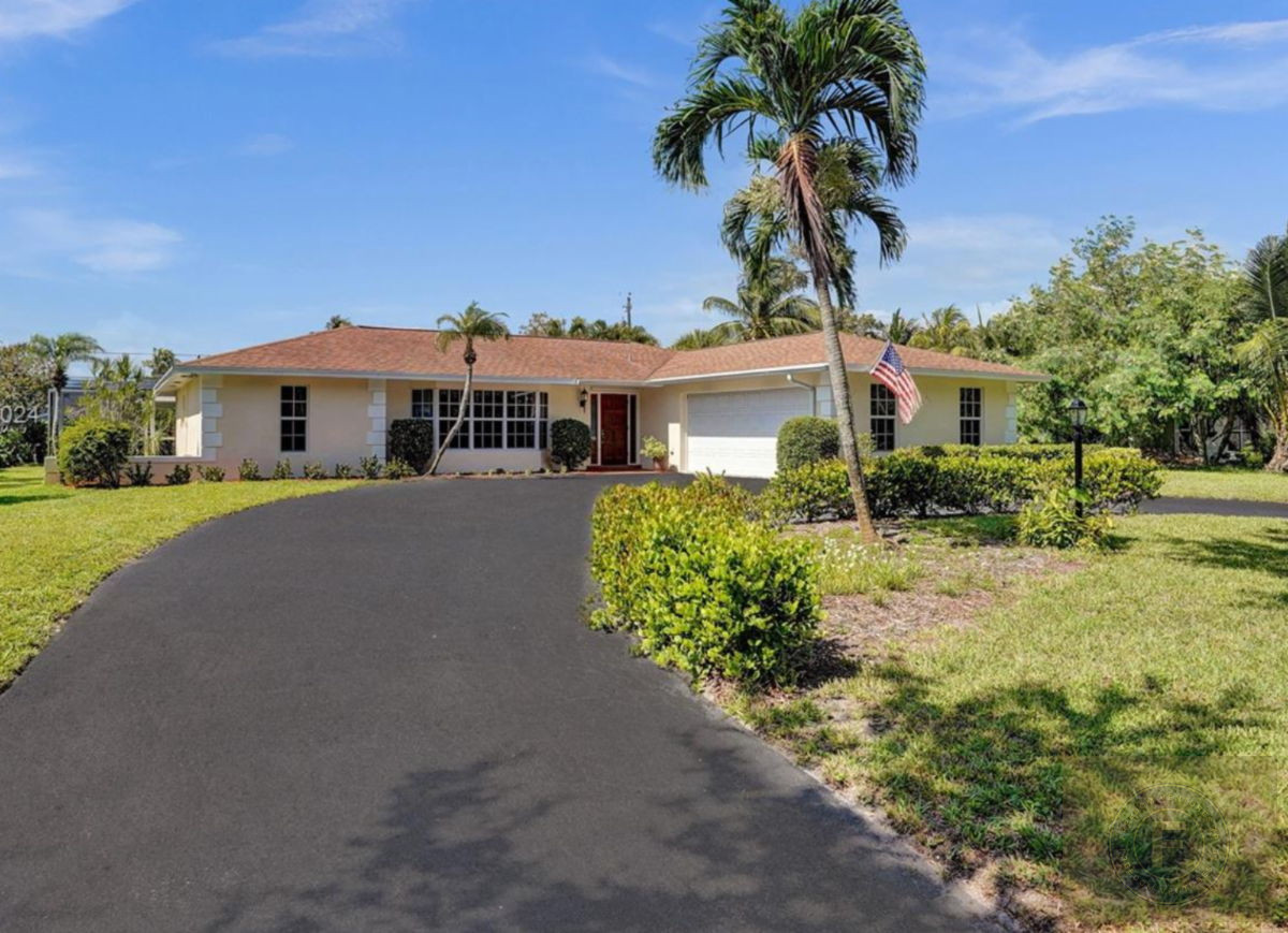 GREAT FIX AND FLIP OR BUY AND HOLD IN JUPITER