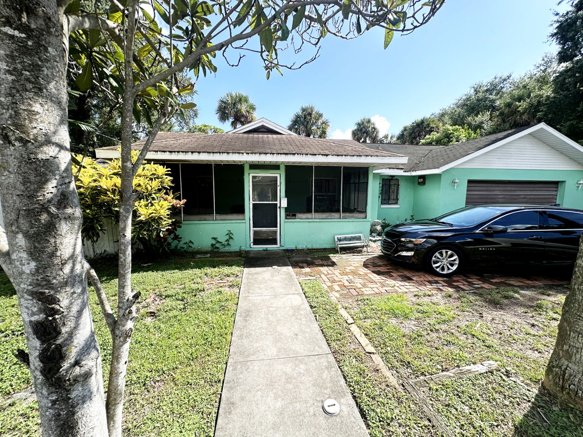 🏡 Solid Block Home with New Water Heater & Perfect A/C 💎