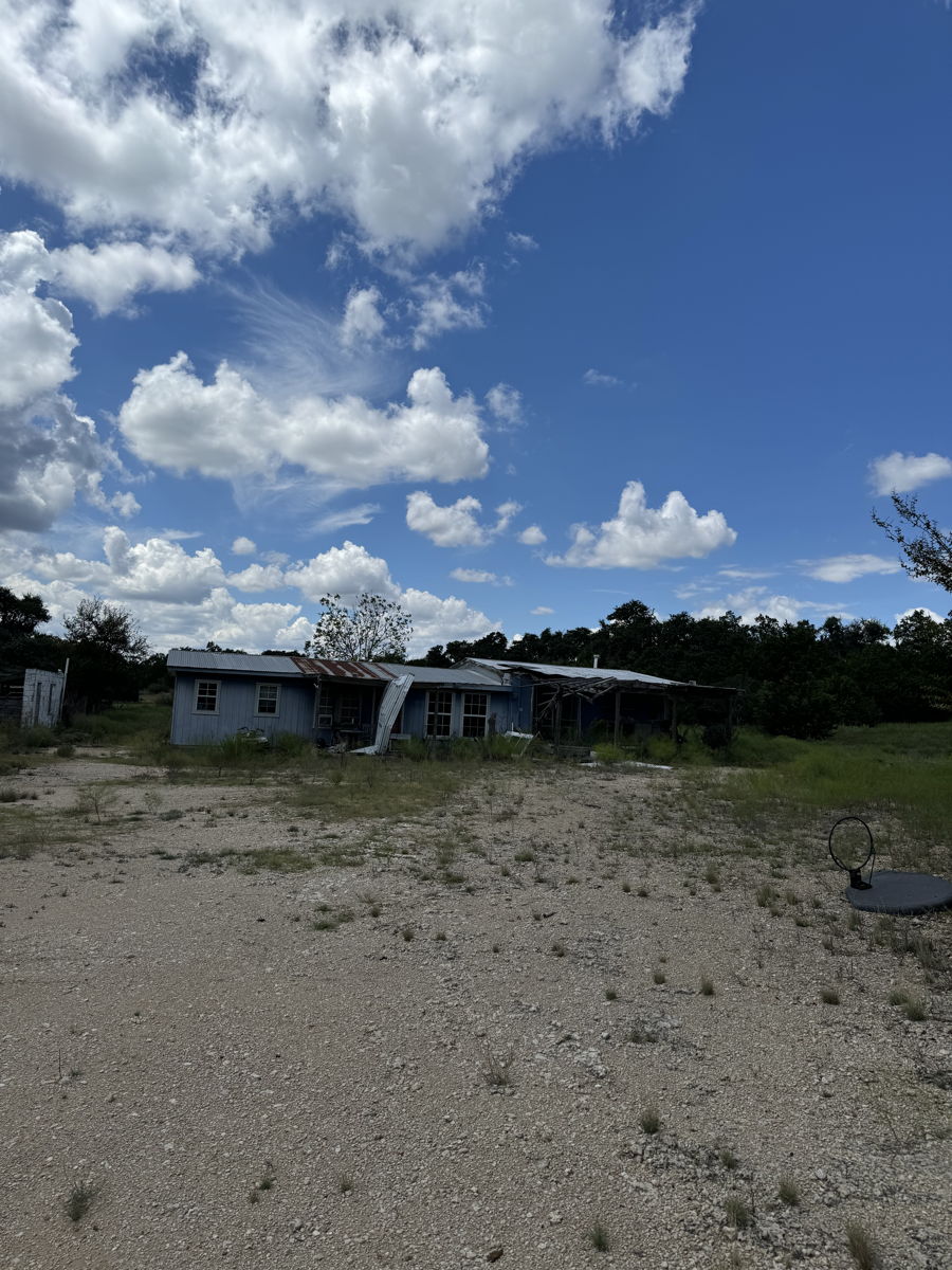 WIMBERLY TEXAS / 2BED 1 BATH SITTING ON 3 ACRES !