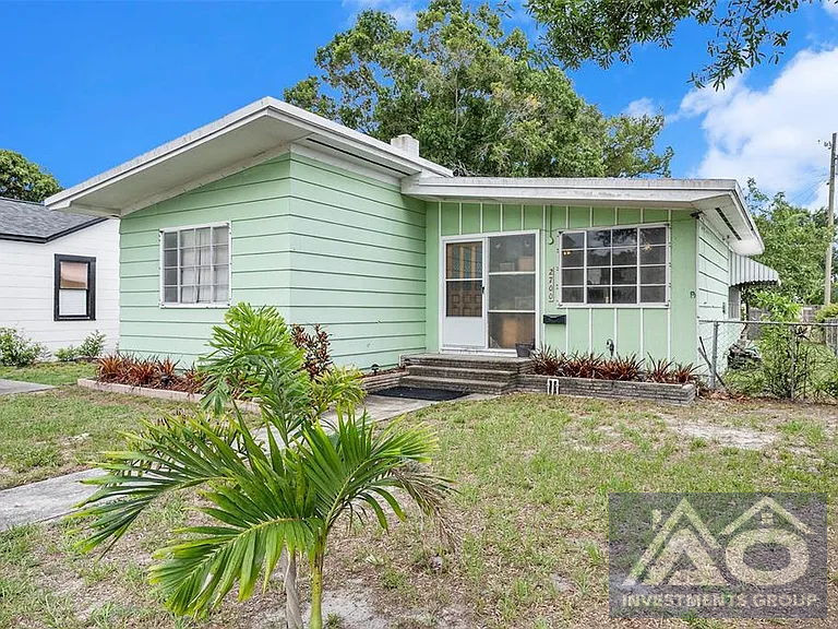 2 bed/ 1 bath in St. Petersburg 355k worth 460k!