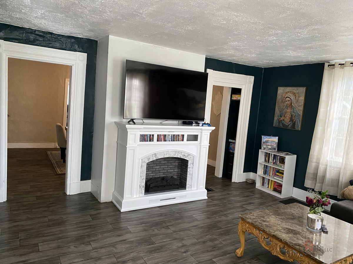 Cosmetic Single Family Fixer in New Brighton, PA!