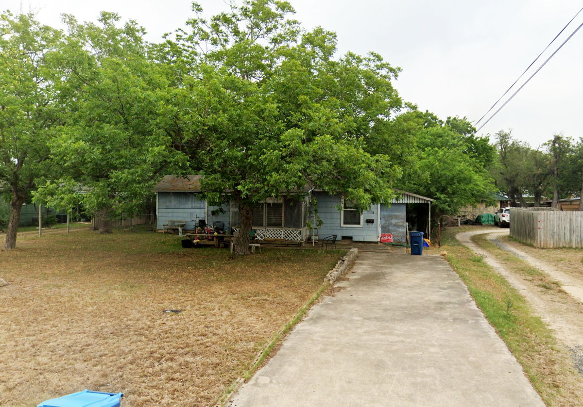 78028 | 🏡 3/3 Home with Detached Garage | Vacant & High ARV Potential 💰