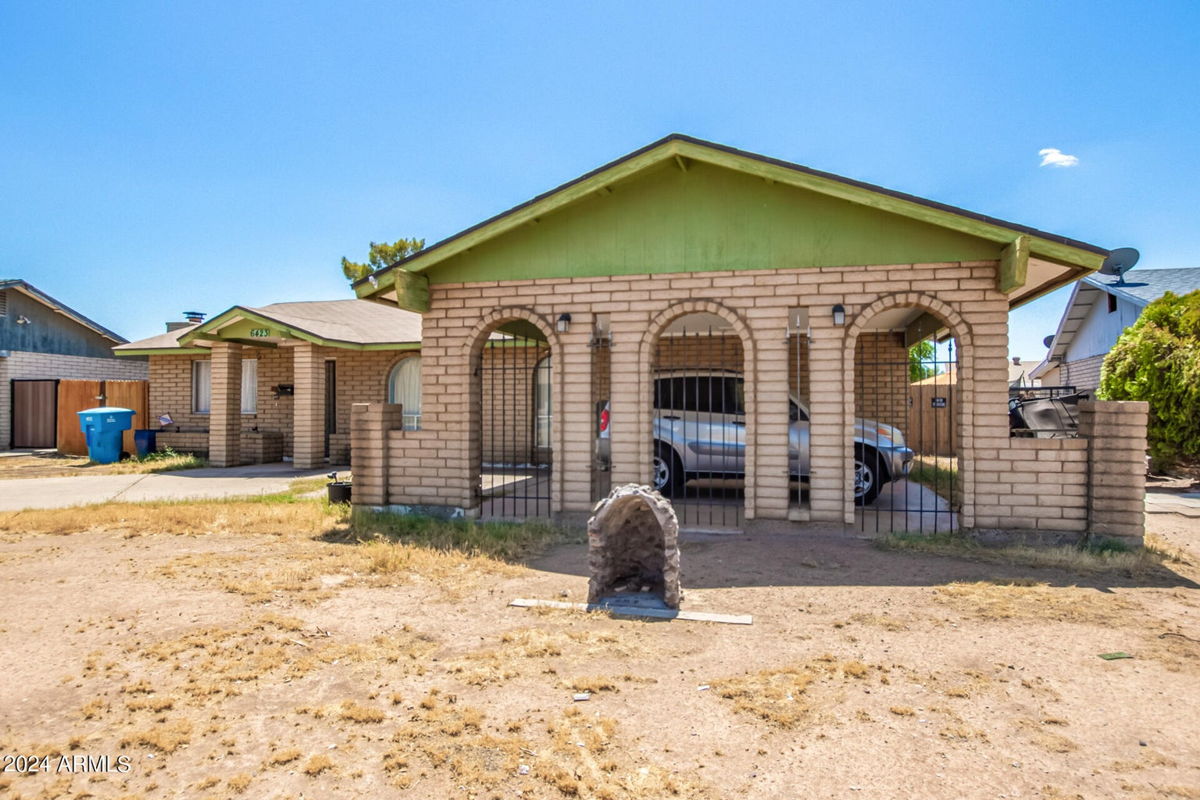 ✨ Unbeatable Deal in Phoenix, AZ 85033! For Just $305K 📉