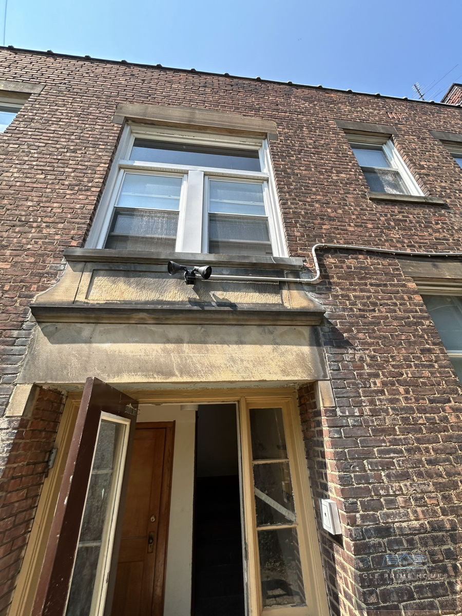 ALL BRICK 4 UNIT IN 44110