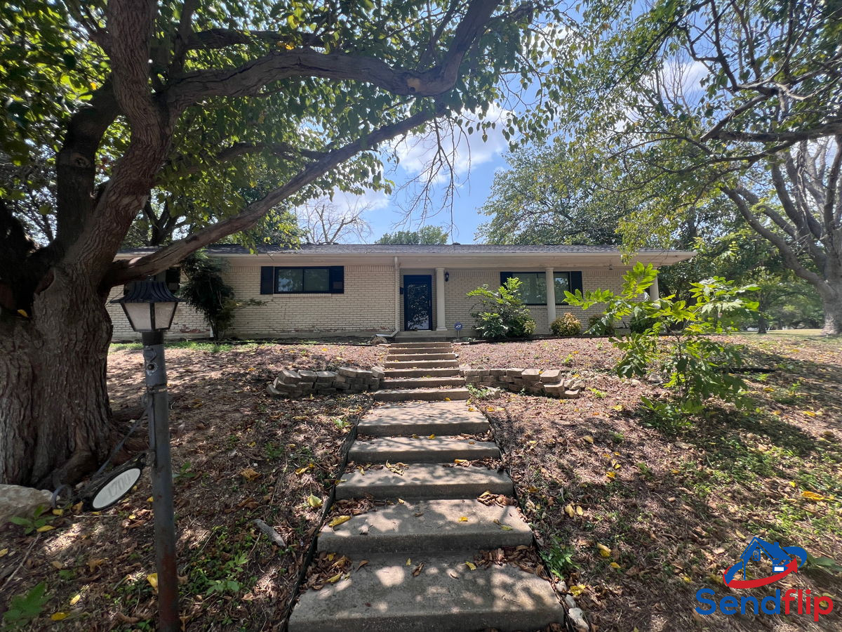 (West Fort Worth)🚨GREAT DEAL!🚨 Brick 3 Bed 2 Bath 😱