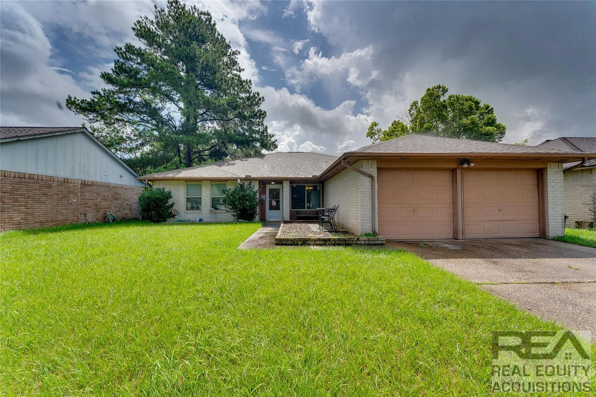 Near-Move-In-Ready Flip/Rental Opportunity in Humble, TX!