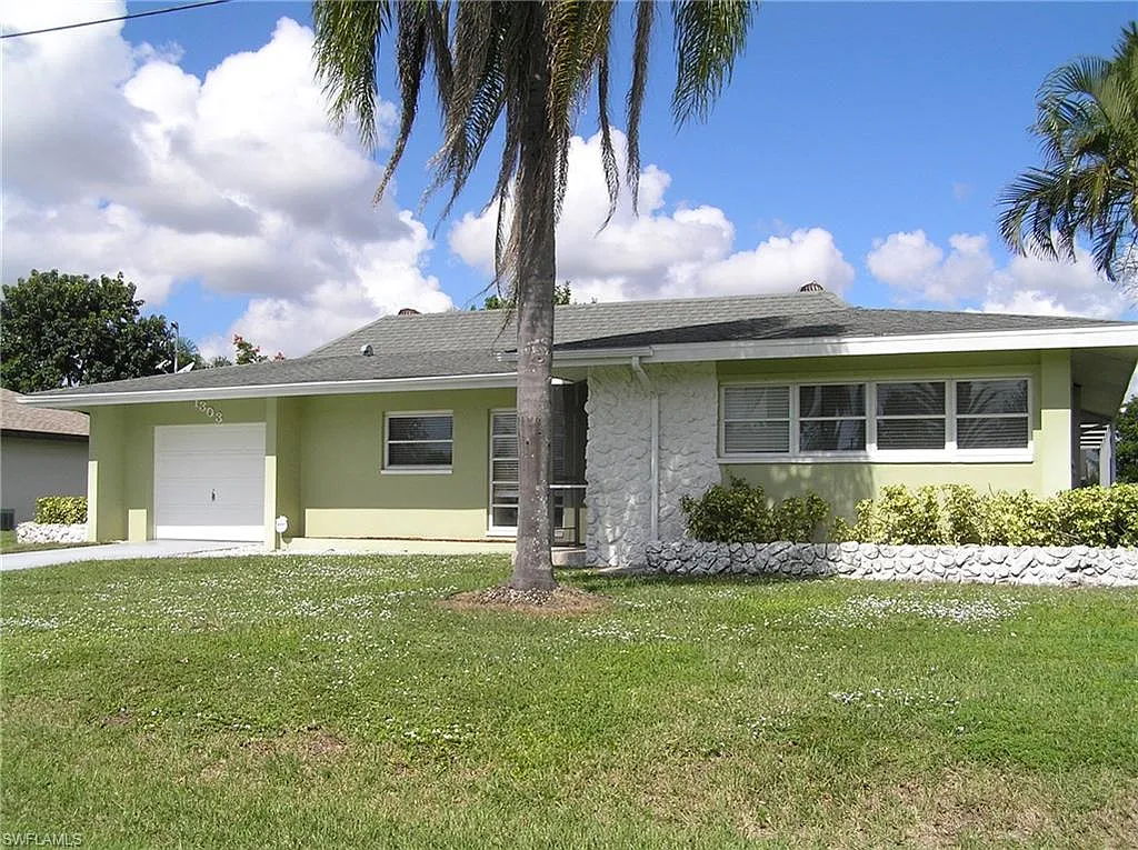 Investment opportunity in Cape Coral, FL 3 / 2 Pool