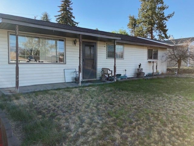 GREAT INVESTMENT PROPERTY IN OMAK, WA !!