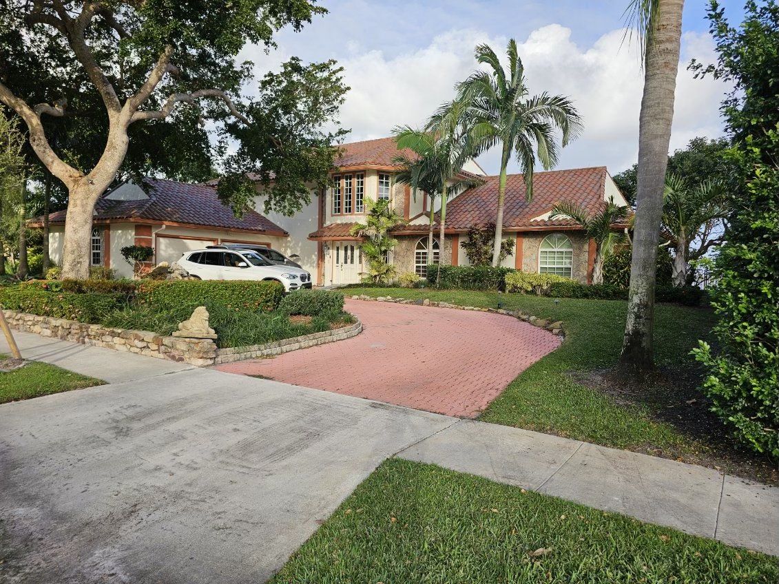 (West Palm Beach, FL)🚨GREAT DEAL!🚨 Waterfront 5 Bed 5.5 Bath Fix & Flip! Starting at $1.5M🤑