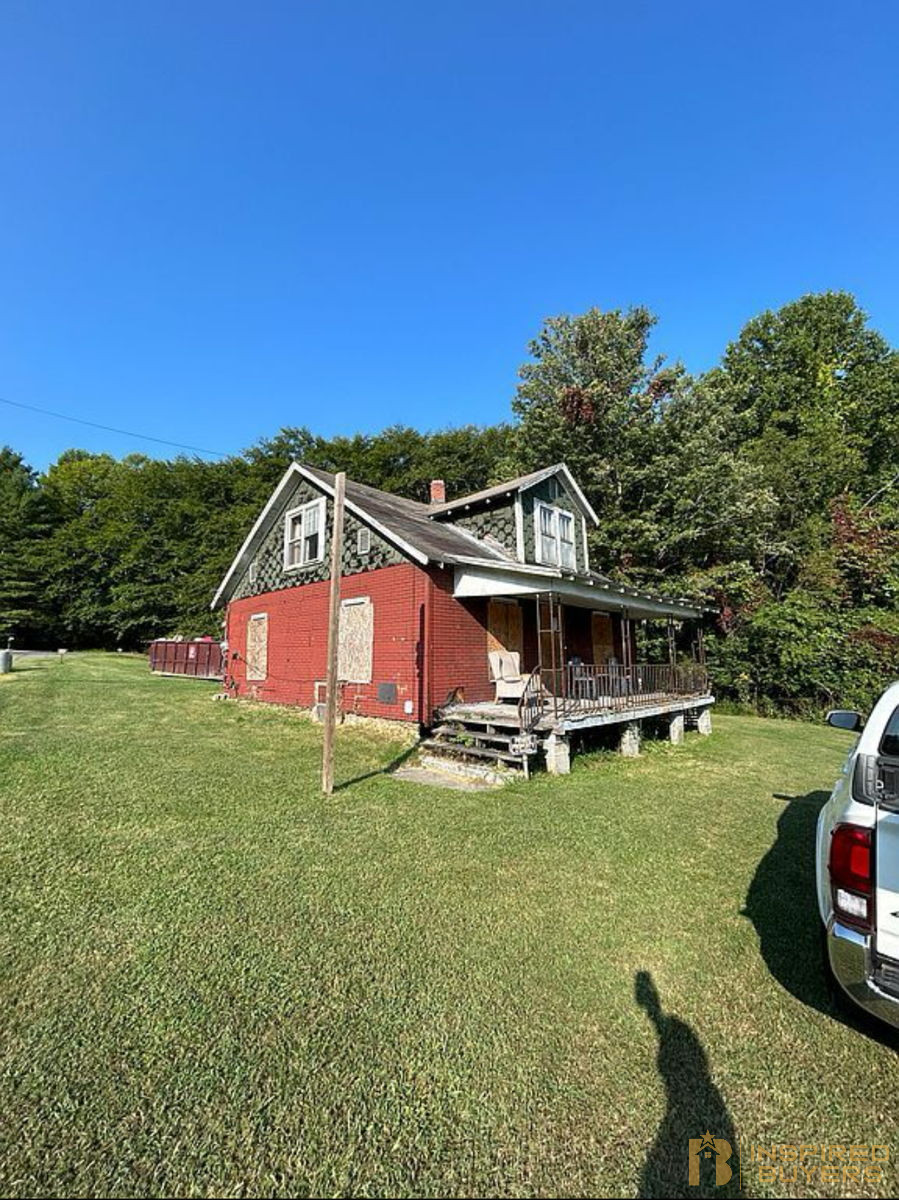 (Pulaski, VA📍) Cheap Fixer Upper on Huge Lot🔥