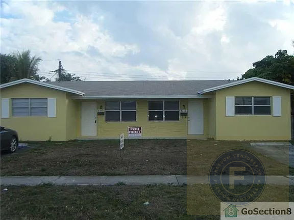 GREAT FIX AND FLIP OR BUY AND HOLD IN LAUDERHILL FL 33313