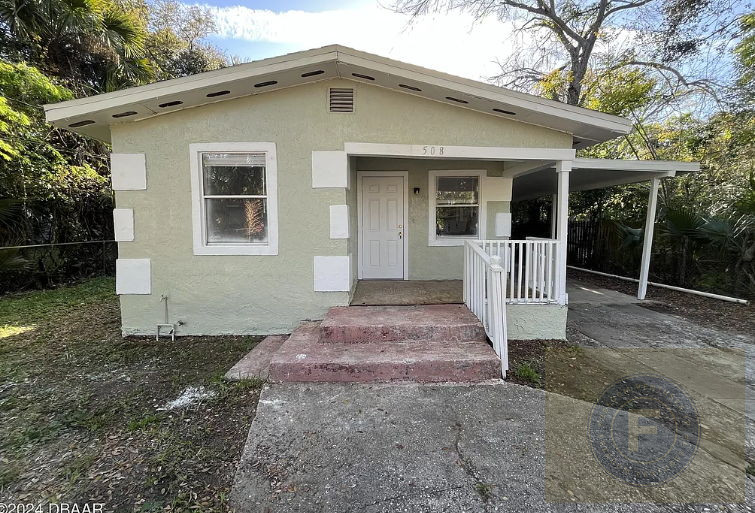 GREAT FIX AND FLIP OR BUY AND HOLD IN  DAYTONA BEACH 32114