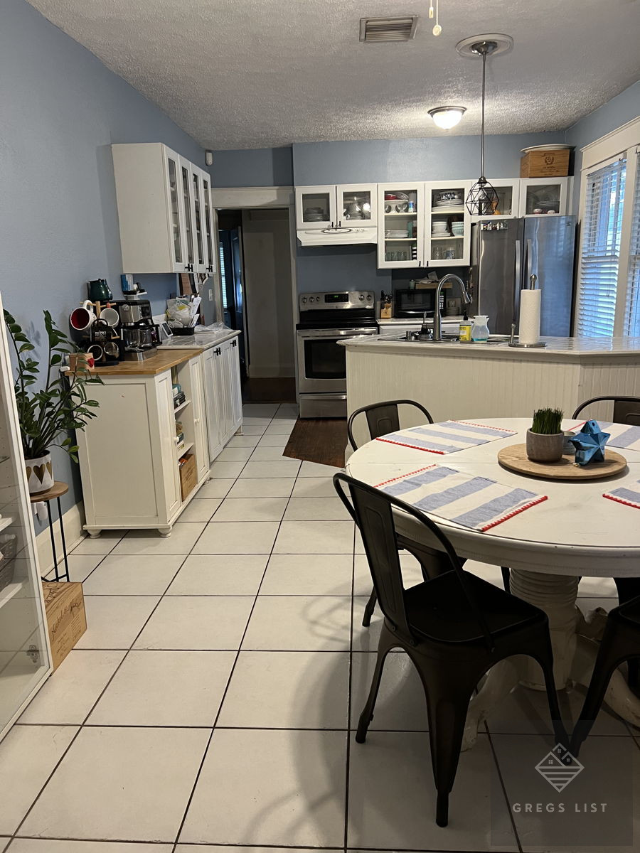 GREGSLISTDEALSCOM - 941-263-2647 - San Isidro - $579K