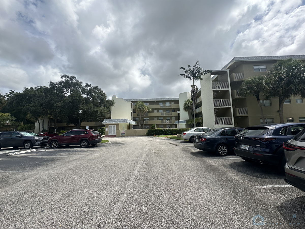 2/2 Condo, Great For First Time Home Owners Or Buy & Flip. 🗝👇