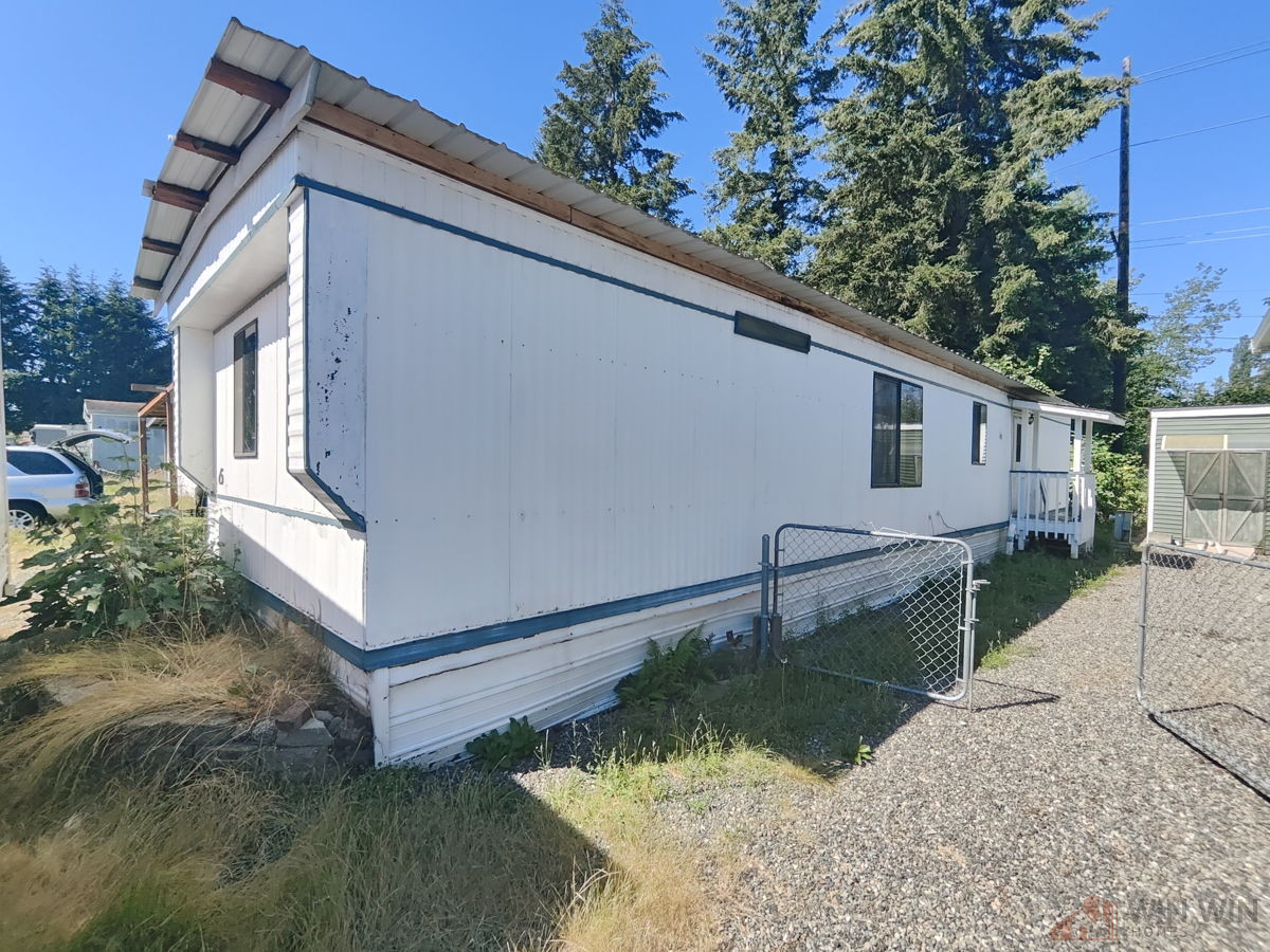 Investor Opportunity: Affordable Manufactured Home in Carnation, WA!