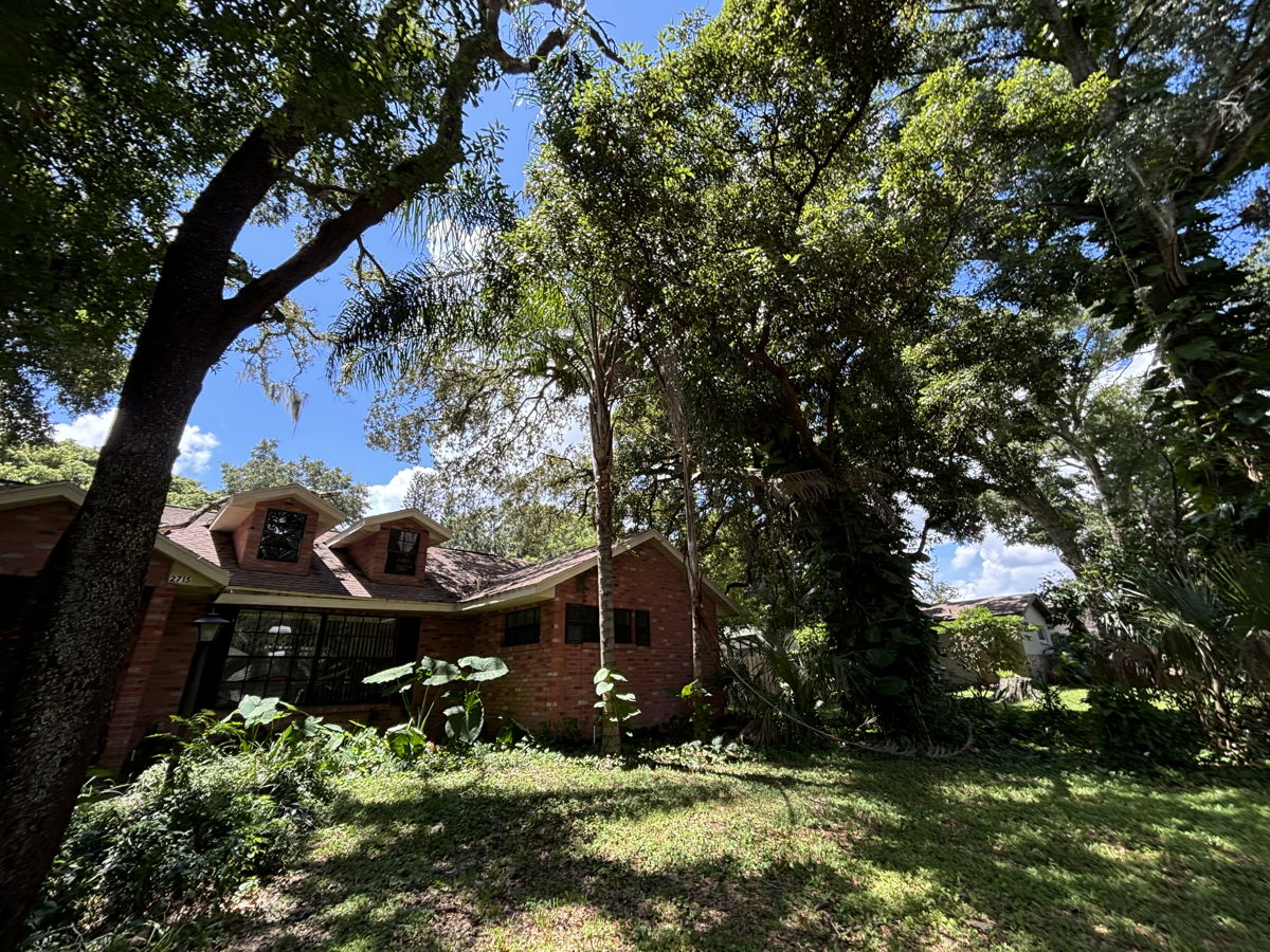 🏡 Spacious Valrico Home with Private Pool on Expansive Lot – Incredible Investment Opportunity! 🌴