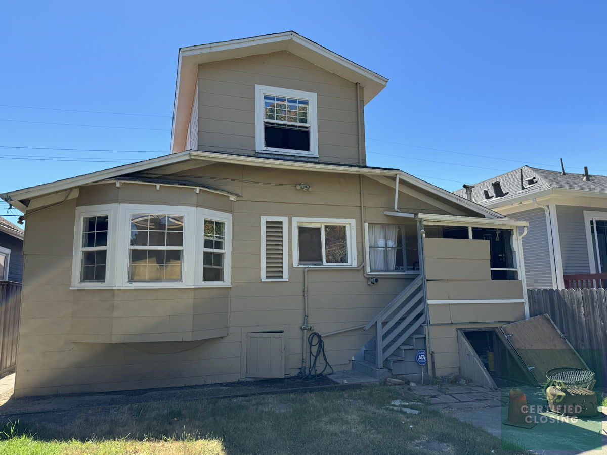 🏘️✨ Charming 2-Bed Bungalow in Oakland's NOBE Neighborhood 94608 ✨🏘️