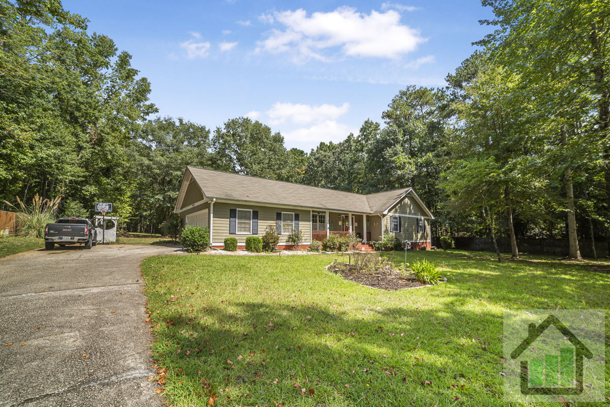 🔥 Hot Deal: Stockbridge Home with New AC & Roof at $229K! 🌟