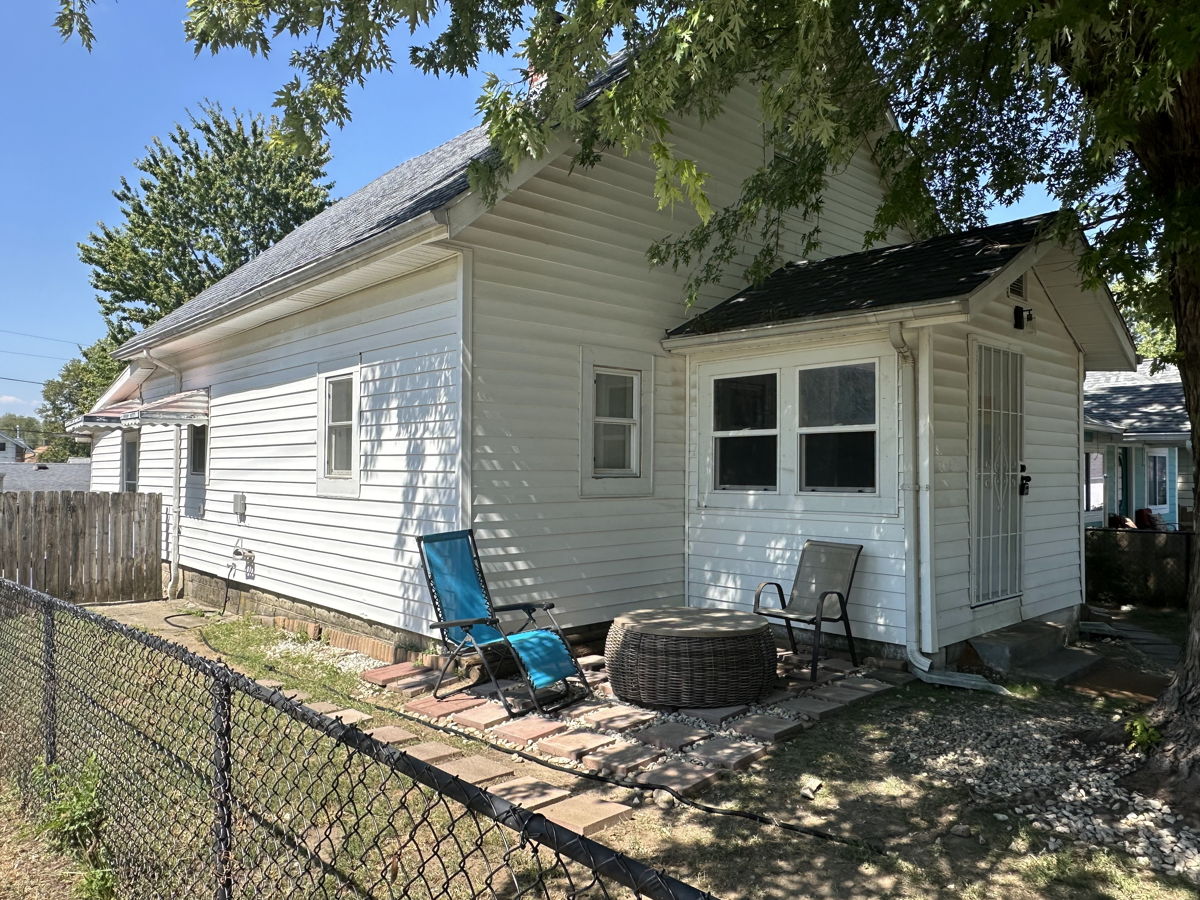 Garfield Park IN 🏡 Nice House with 3 CAR Garage!!!  EXTERIOR WORK DONE on House🔥Newer HVAC system!  Fully functioning & 2 minutes from downtown!!!