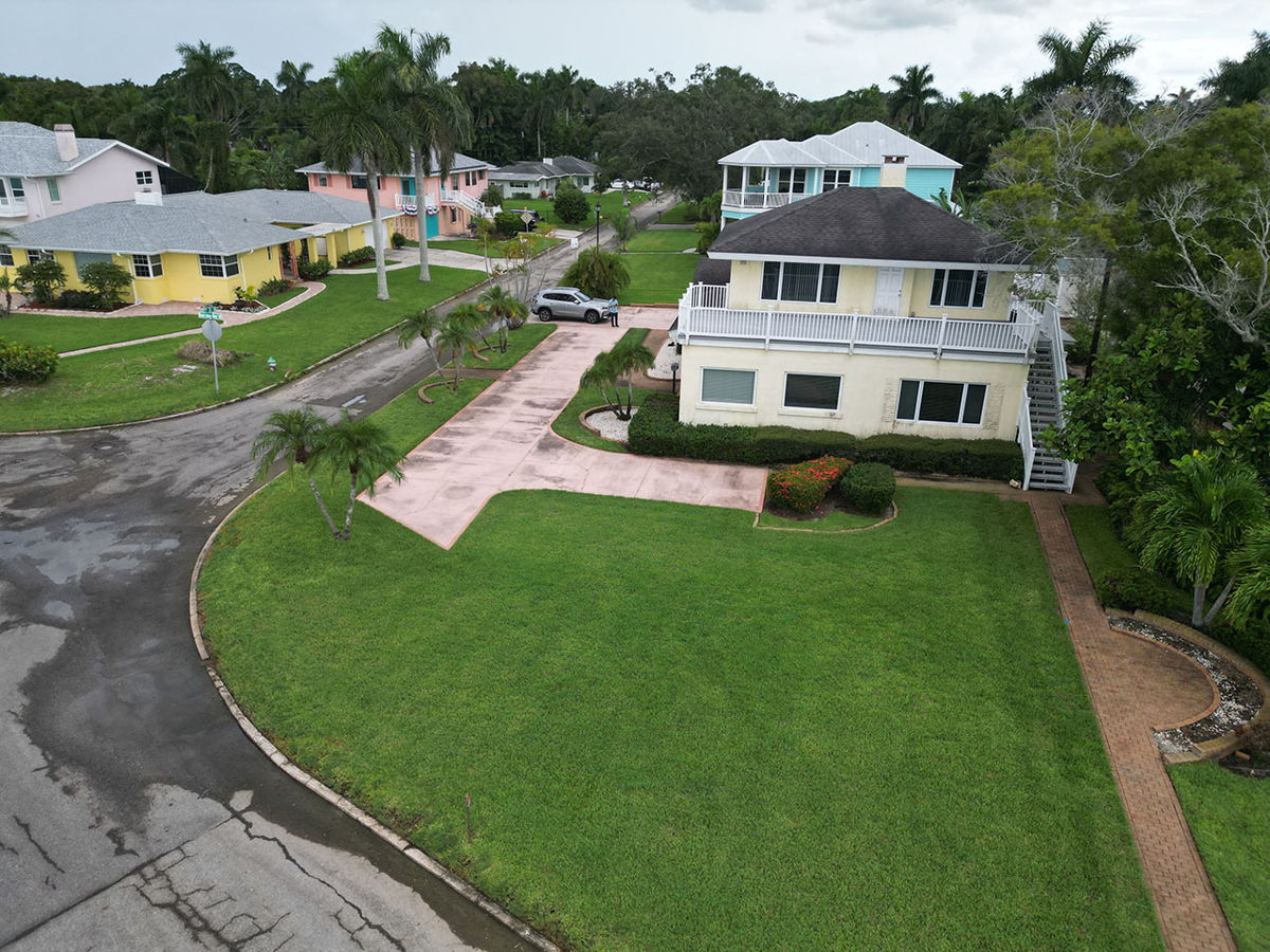 4/3 - A wonderful spacious house & lot with great view of river!  🏡 Bradenton, FL 34205
