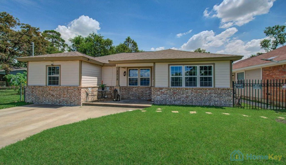 NORTH 3/2 IN HOUSTON 77093 - WILL SELL FAST!!!
