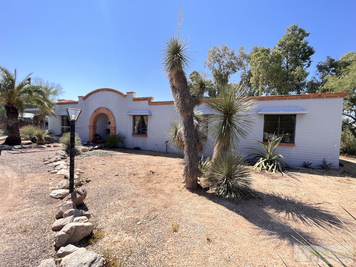 945 W San Martin Dr, Tucson, AZ 85704