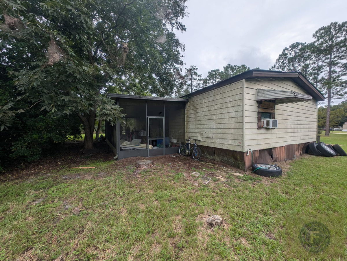 GREAT FIX AND FLIP OR BUY AND HOLD IN MIDDLEBURG FL 32068