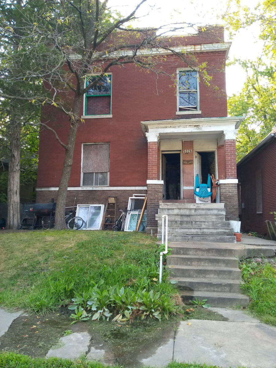 🔥 (Saint Louis-63115) -  Duplex Fix/Flip 5BD 2BA- for $12k! 🔥