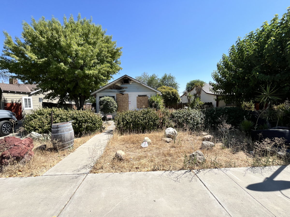 (Avenal, CA)🚨GREAT FLIP!🚨 3 Bed 1 Bath Fixer Upper Starting at $75K!🔥