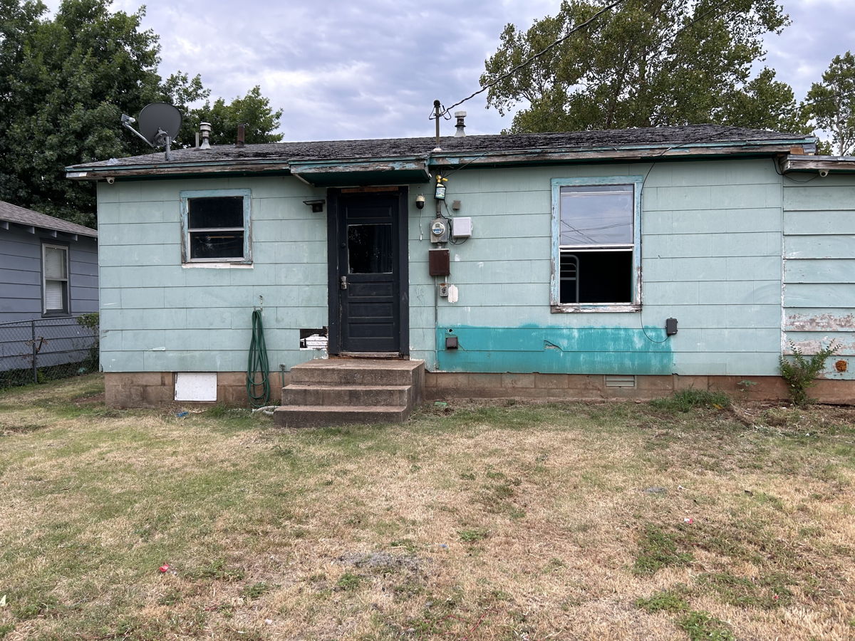 Fixer Upper in Clinton, OK (cash deal)