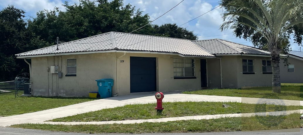GREAT FIX AND FLIP OR BUY AND HOLD IN BOYTON BEACH