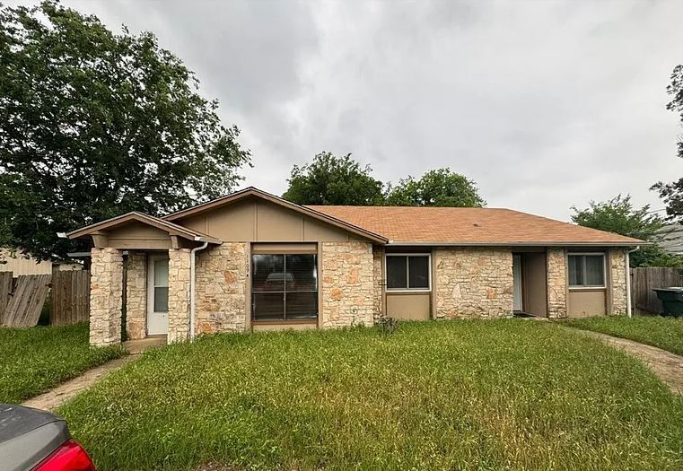 🏡 Amazing Duplex Deal in San Marcos, TX – 5 Beds, 3 Baths with Private Patio!
