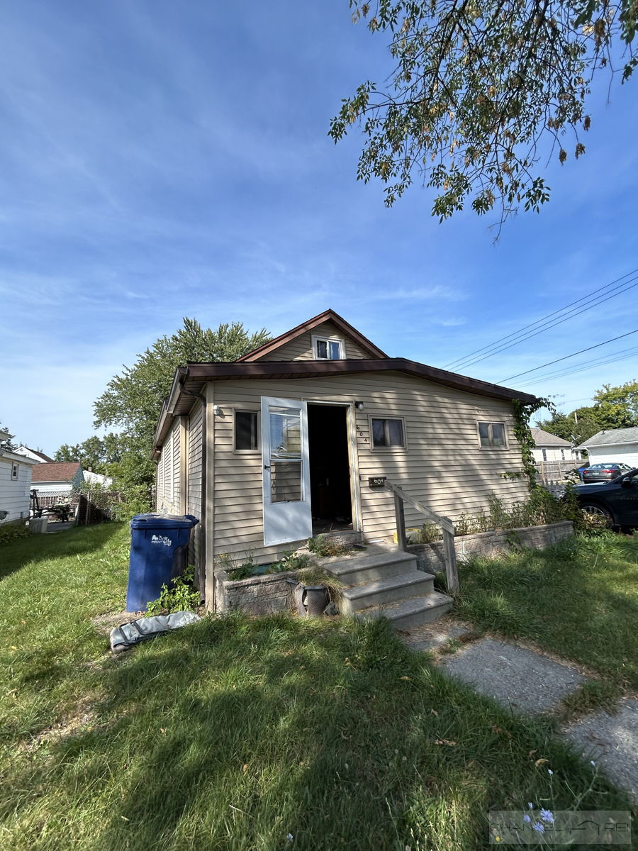 🏠🌳Mosher St | Bay City, MI| Photos Inside➡️🏡