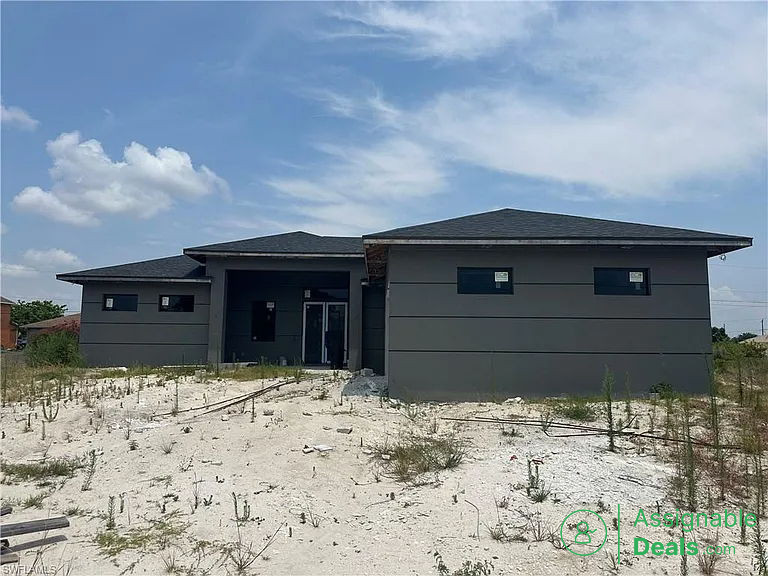 💸🔥 Huge Spread on this New Construction 4/3 + den in Lehigh Acres! 🔥💸