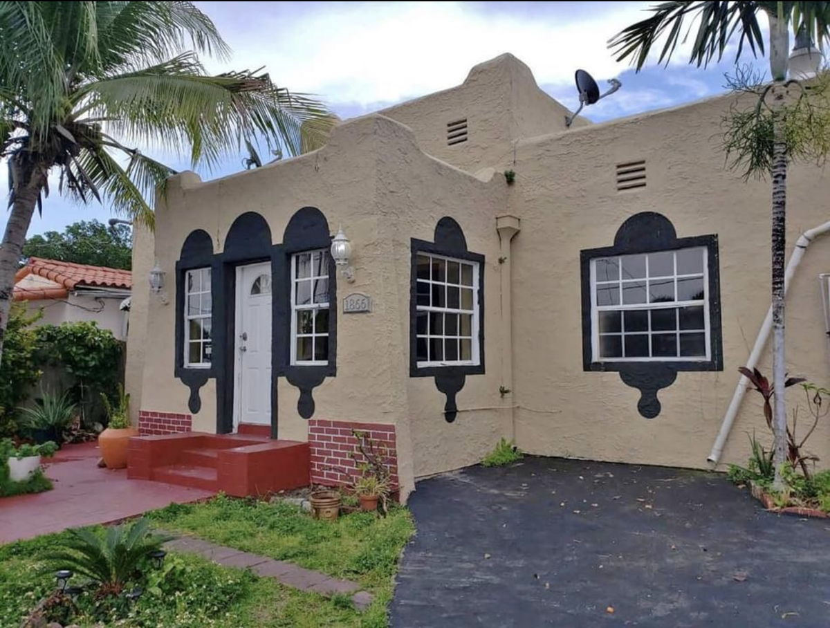 Prime Miami Duplex for Sale: Perfect Investment Opportunity in Zip Code 33125!