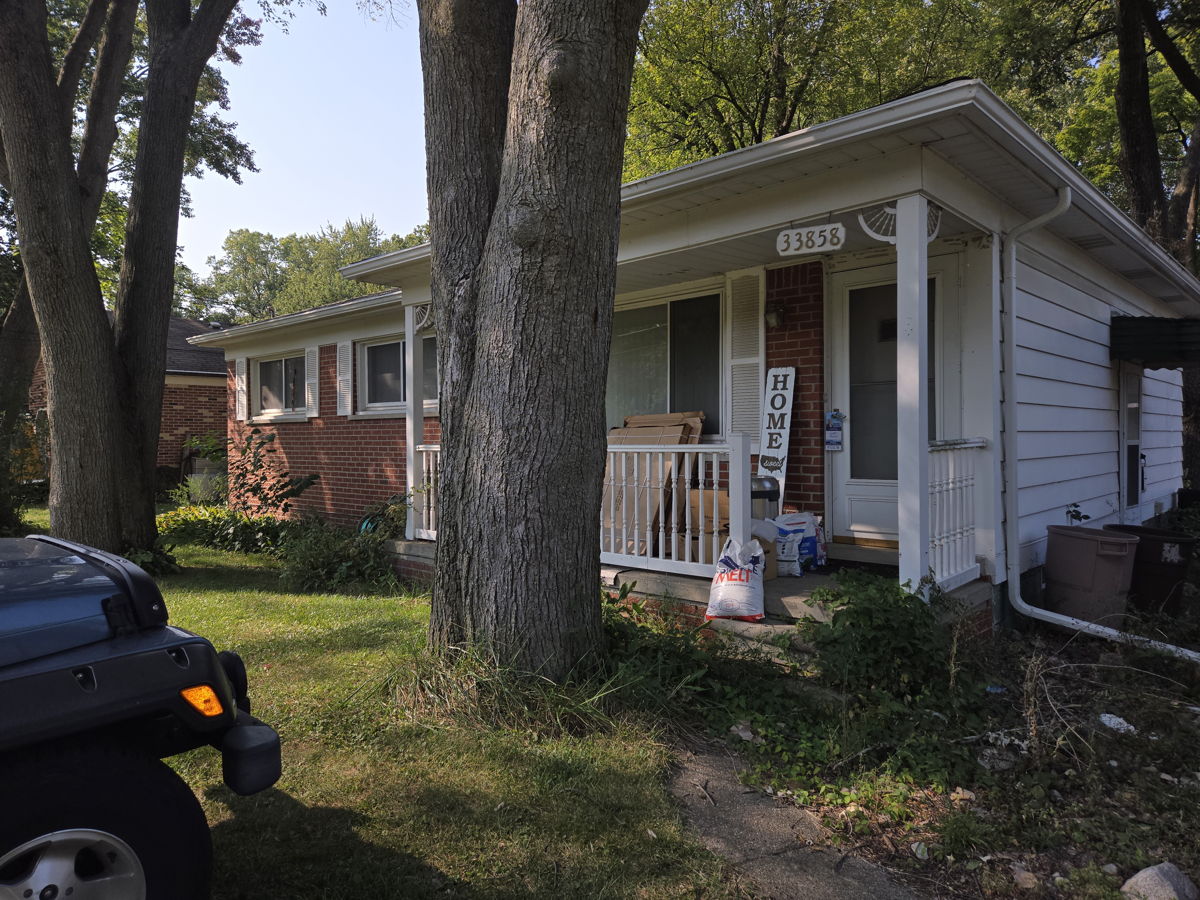 🏡🌟 Ranch house 3/1 with a basement and a garage in Livonia, MI 🔥🏡