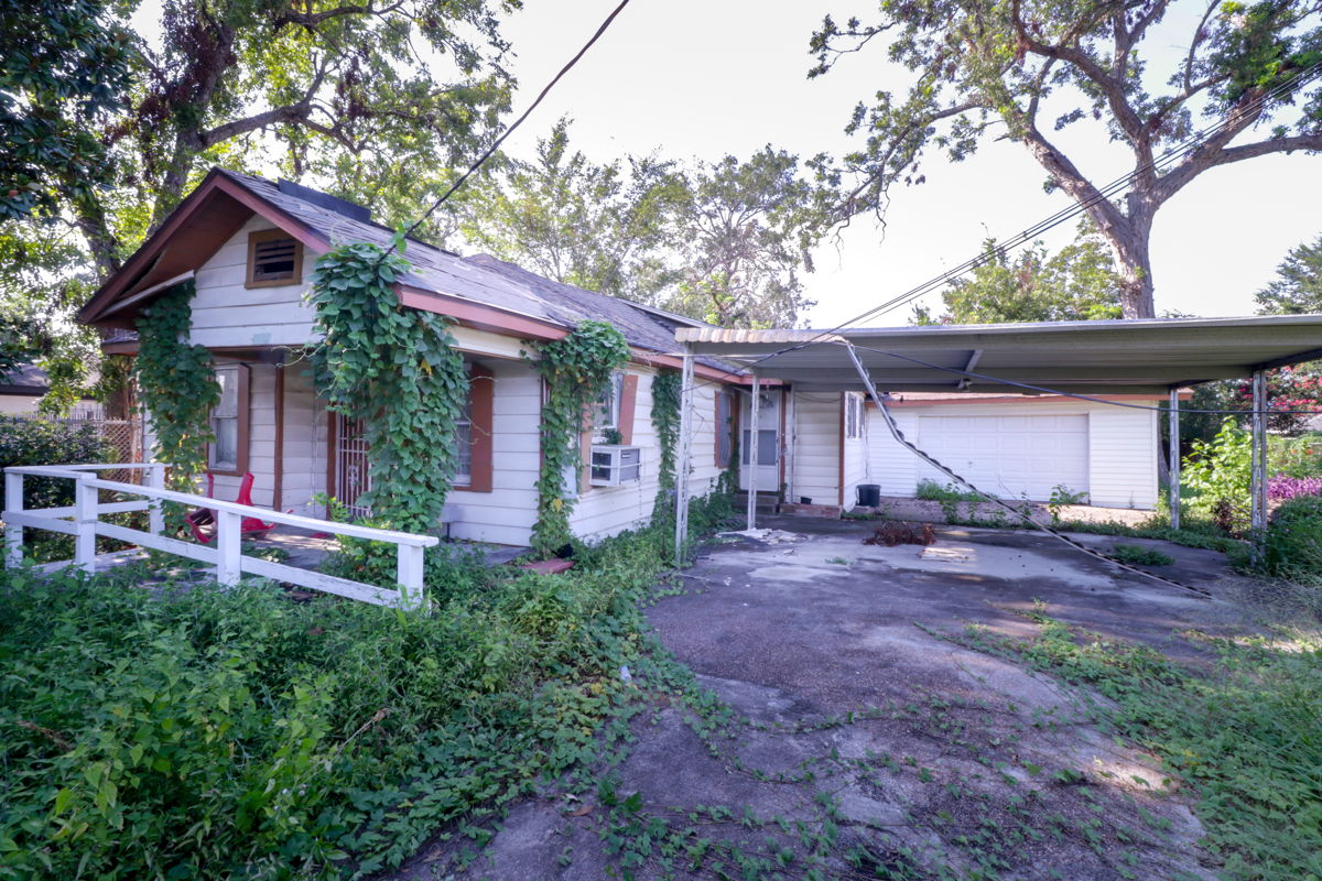 SUPER REDUCED! Investor’s Dream: Fix & Flip In N. Houston! Great Equity! Near IAH! (77026)