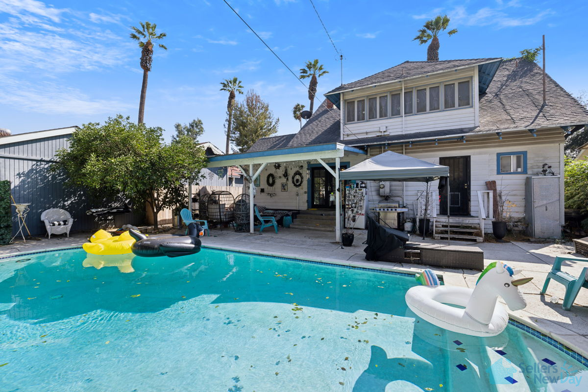 🚨RIVERSIDE CA🌴POOL HOME🚨