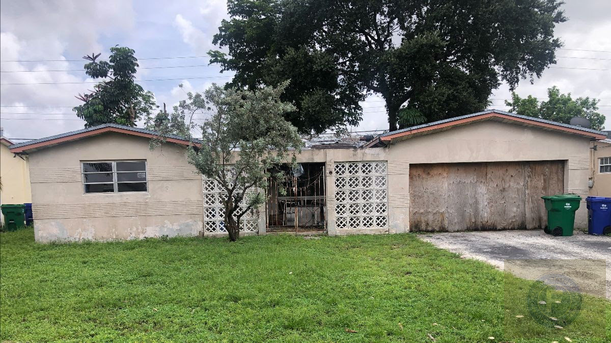 GREAT FIX AND FLIP OR BUY AND HOLD IN HOLLYWOOD 33026 FL