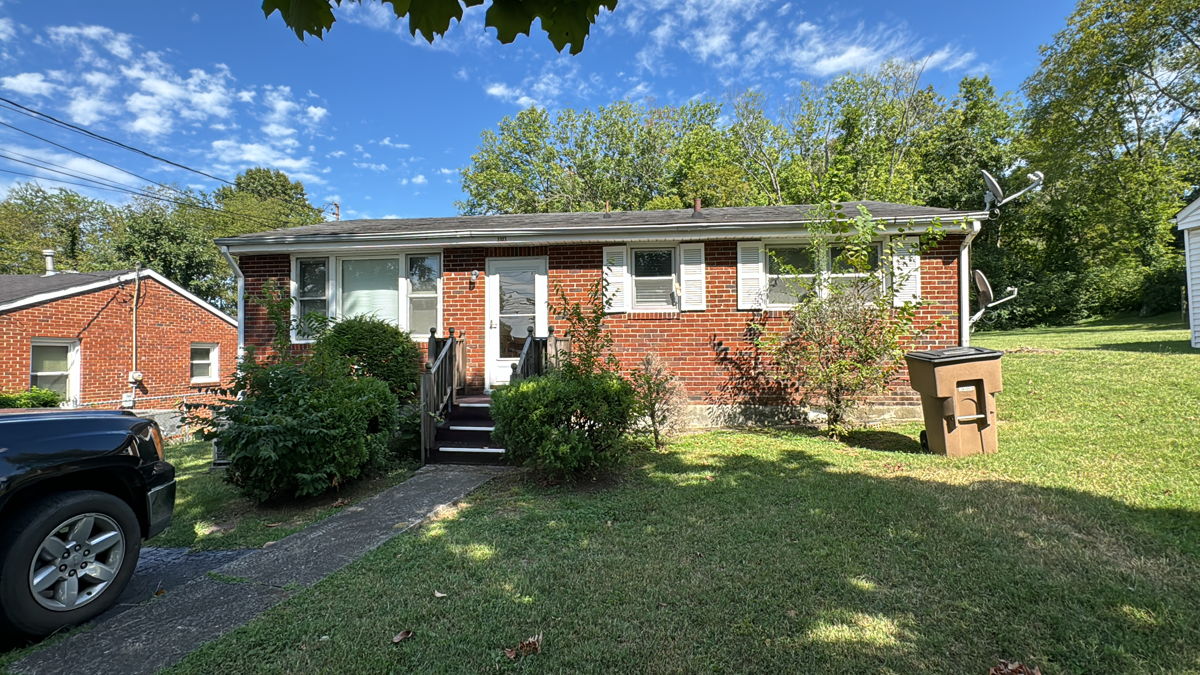 Off-market, Deeply Discounted East Nashville Brick Ranch!