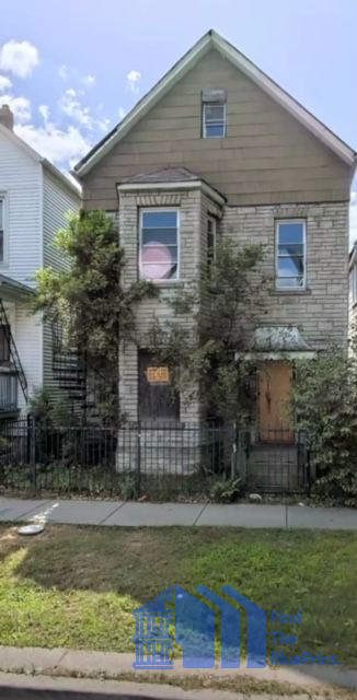 (Chicago, IL) 💥 4/2  Multi Family-unit💥 250k spread💥