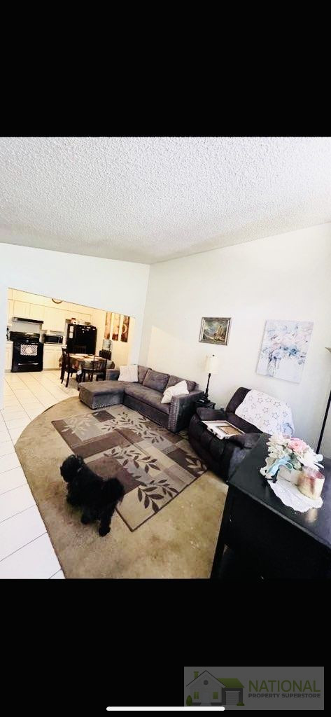 Inexpensive Townhome 3 bed 2 bath near pool Tempe Schools 255k ARV 325k